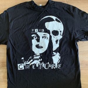 Black graphic tshirt